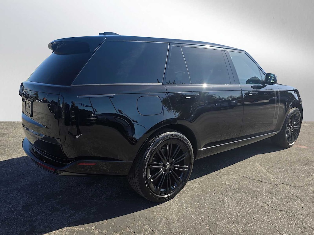 New 2025 Land Rover Range Rover SE
