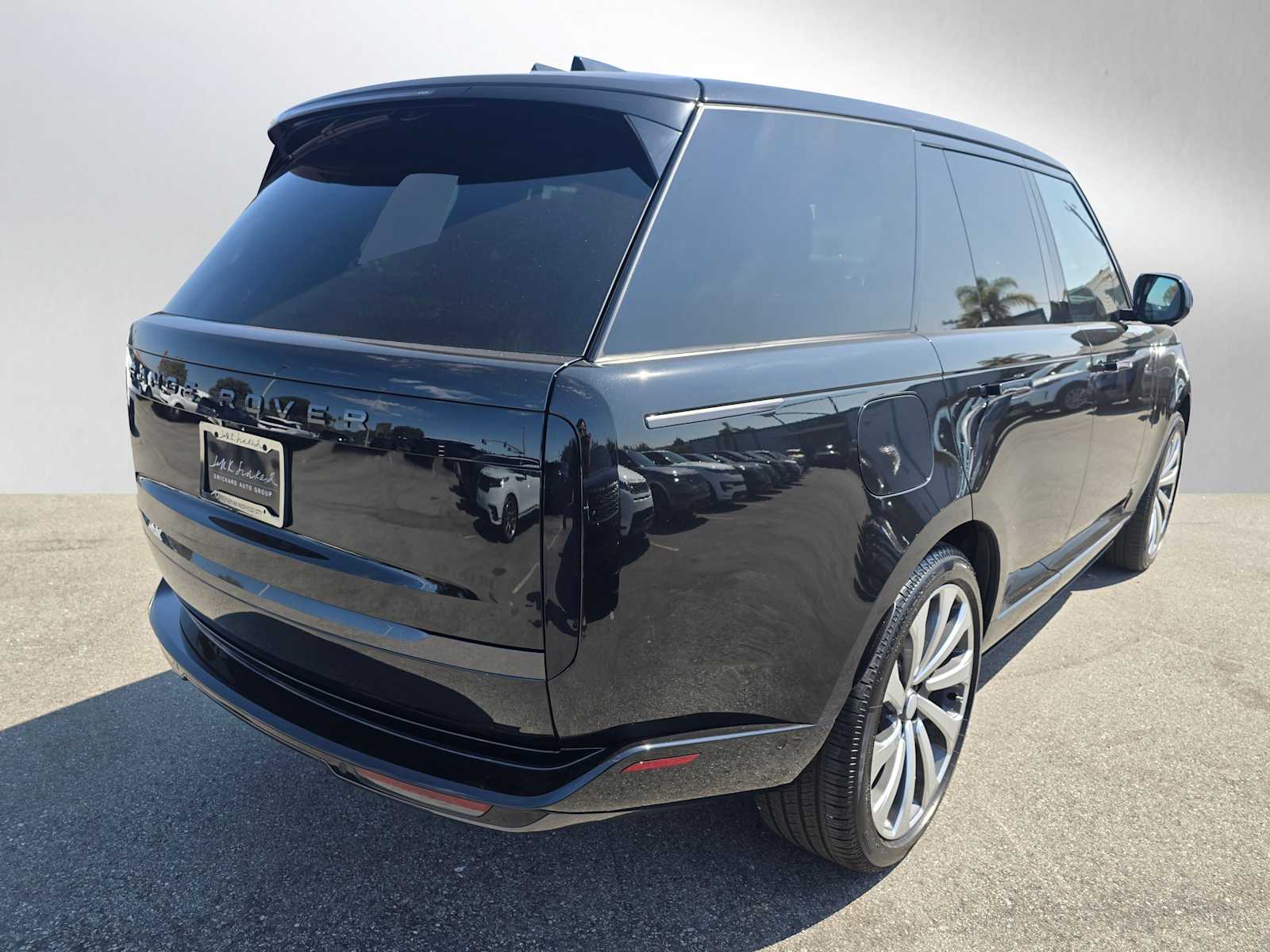 2025 Land Rover Range Rover SE photo 2