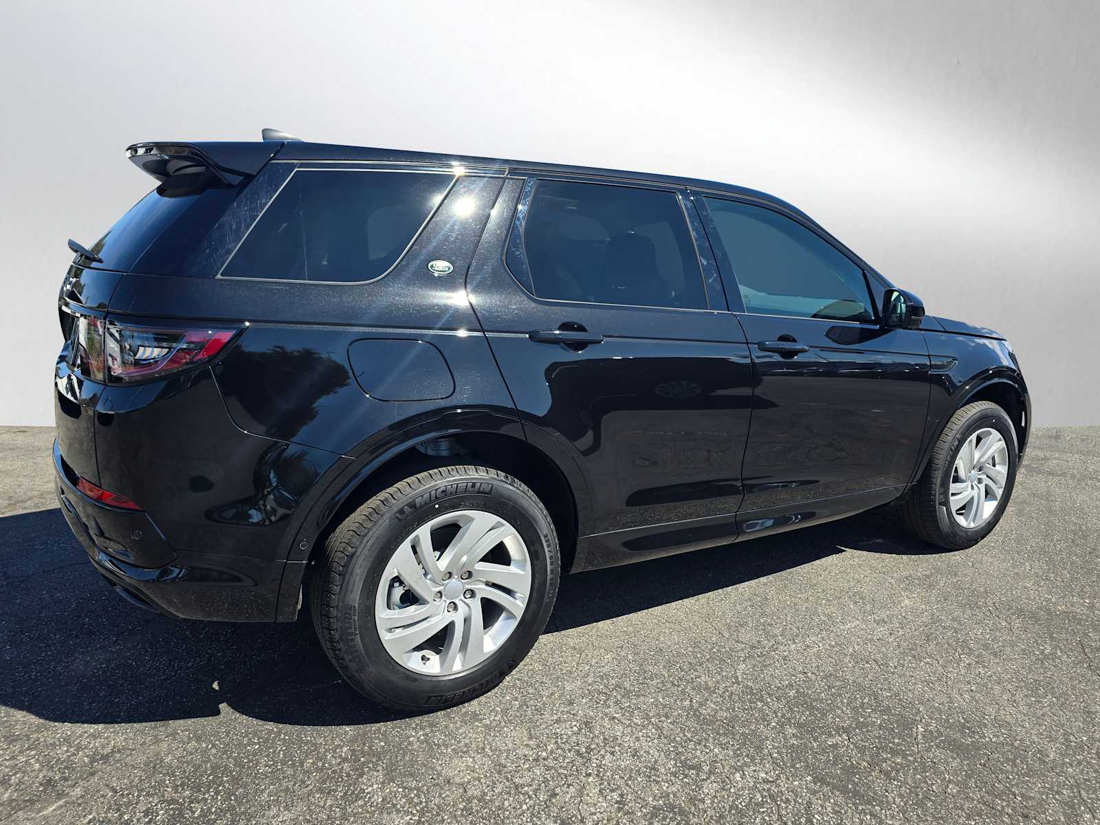 2024 Land Rover Discovery Sport S photo 3