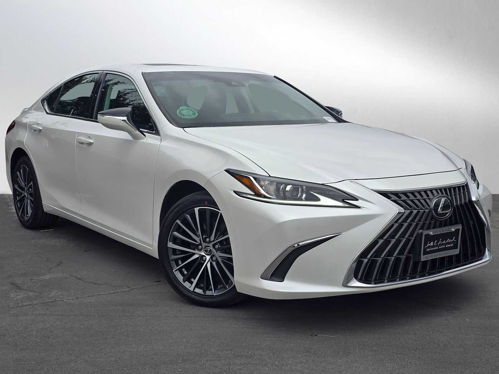 2022 Lexus ES 250's photo