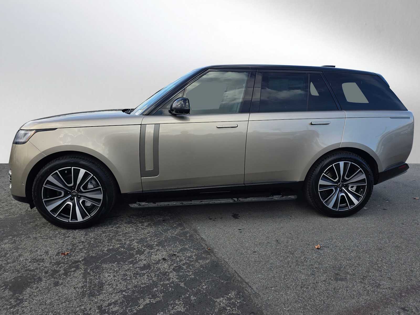 2025 Land Rover Range Rover SE photo 2