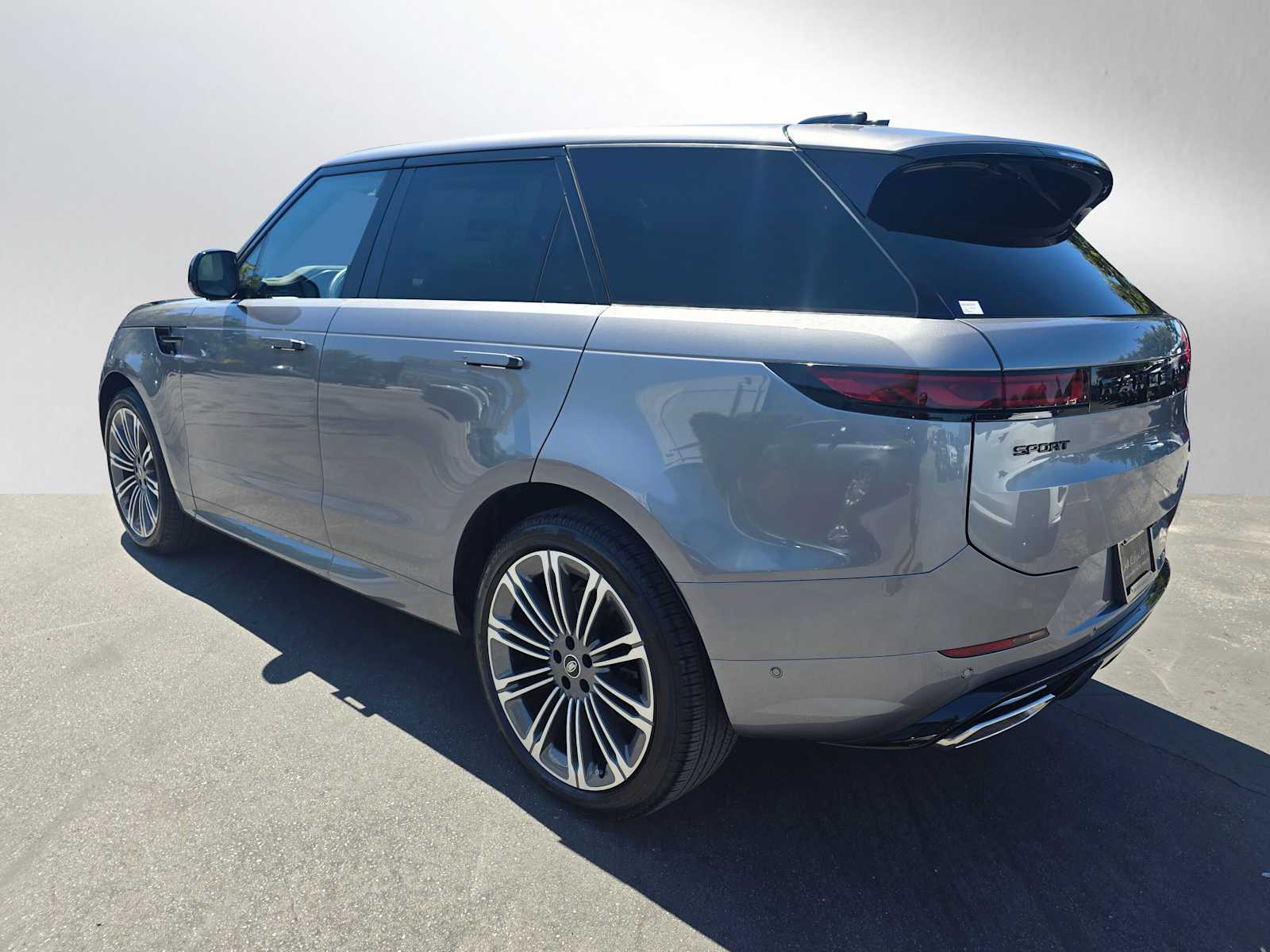2025 Land Rover Range Rover Sport SE photo 3
