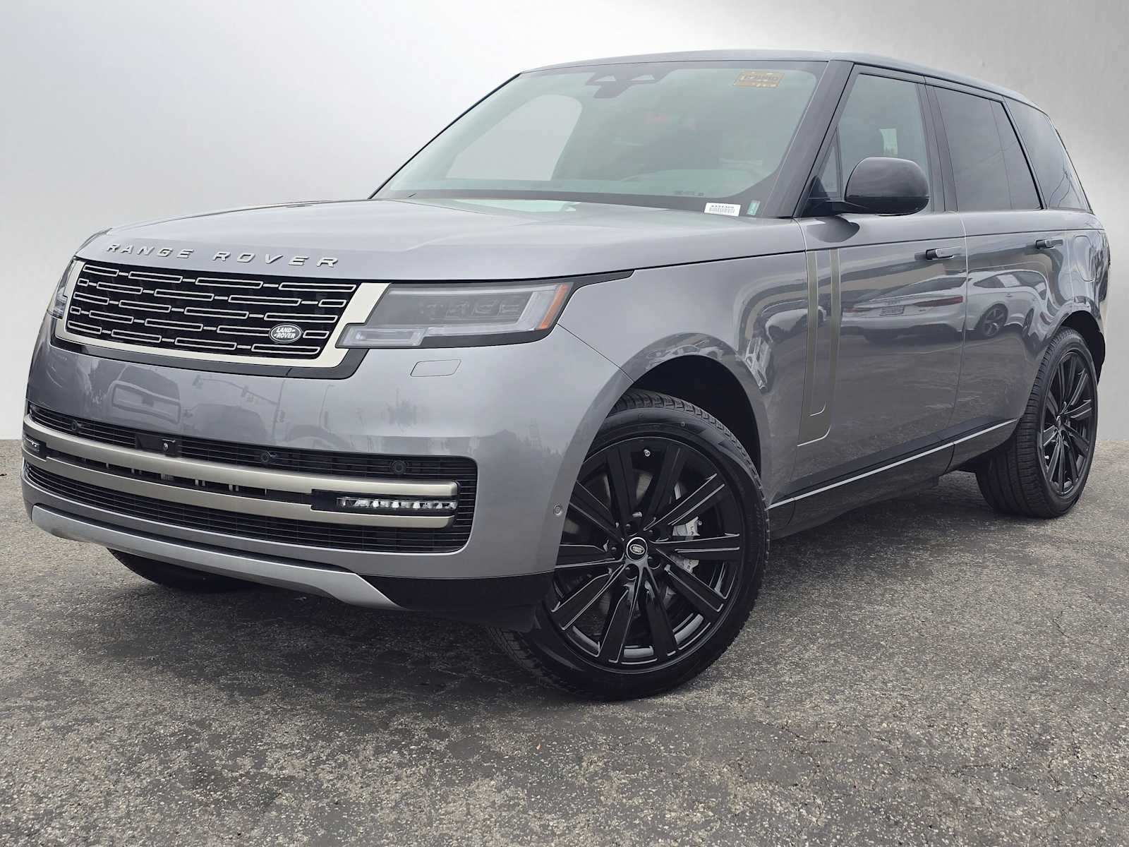 2025 Land Rover Range Rover SE's photo