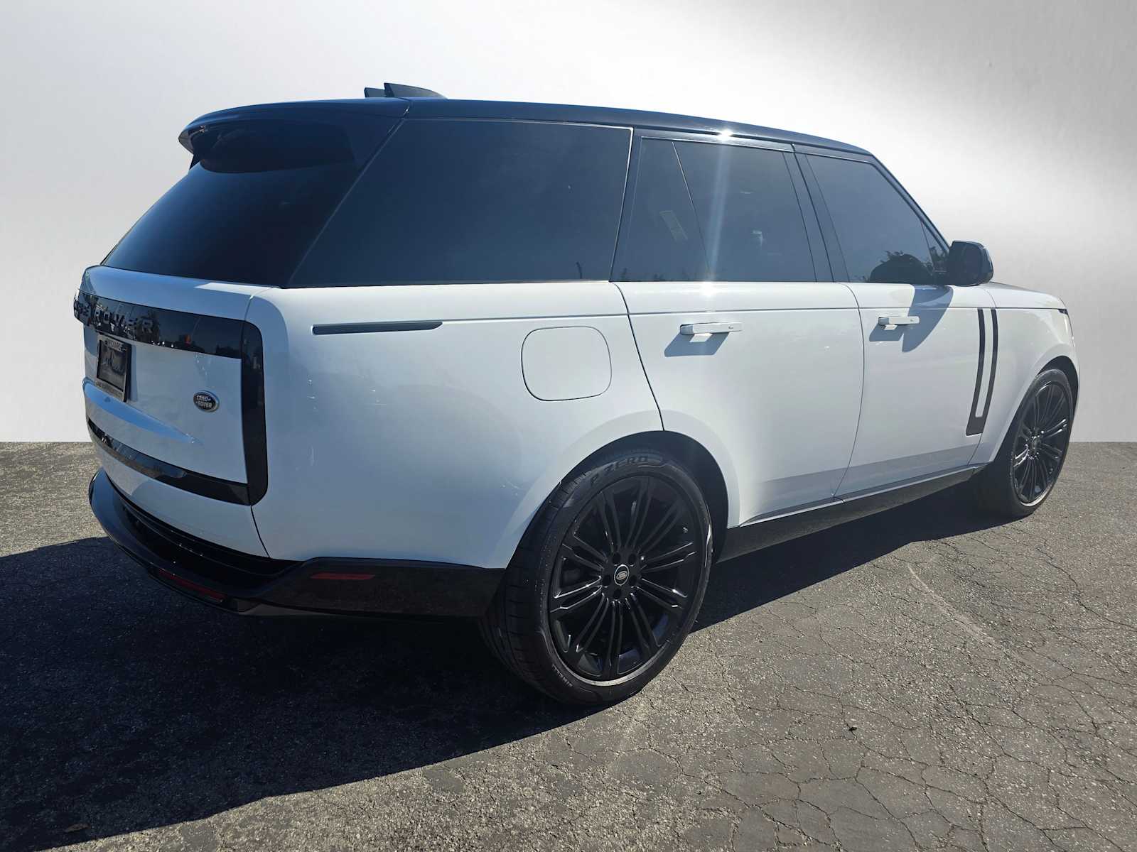 2022 Land Rover Range Rover SE photo 3