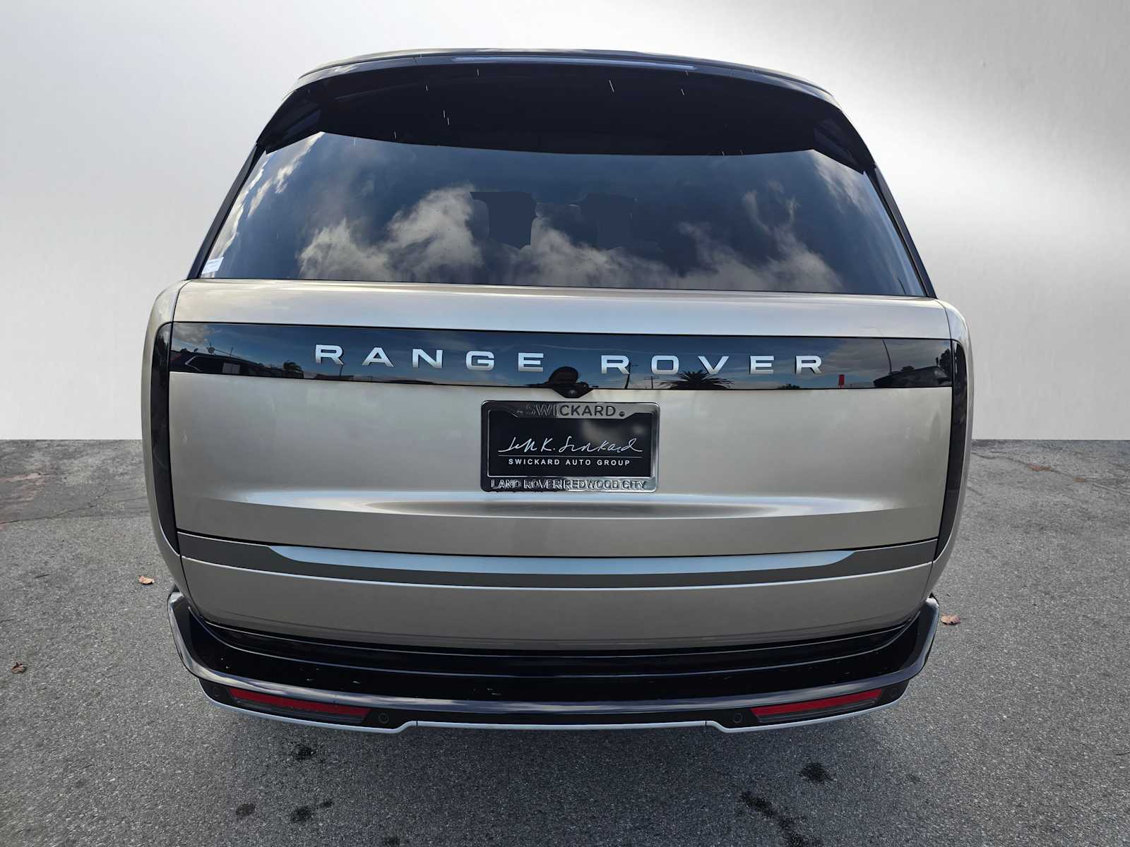 2025 Land Rover Range Rover SE photo 4