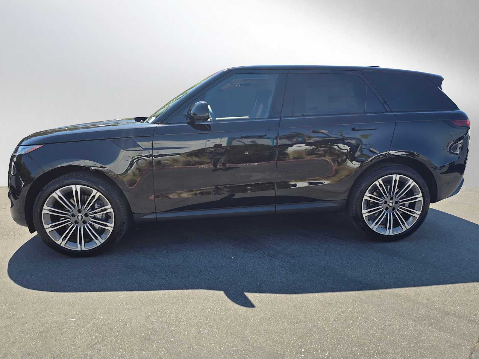 2025 Land Rover Range Rover Sport SE photo 4