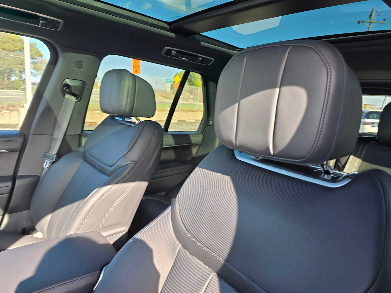 2025 Land Rover Range Rover SE - Photo 25