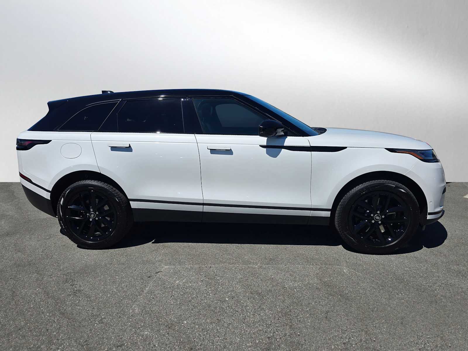 2026 Land Rover Range Rover Velar P250 S photo 2