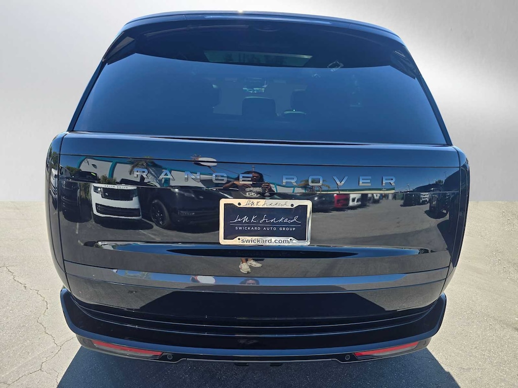 New 2025 Land Rover Range Rover SE SUV