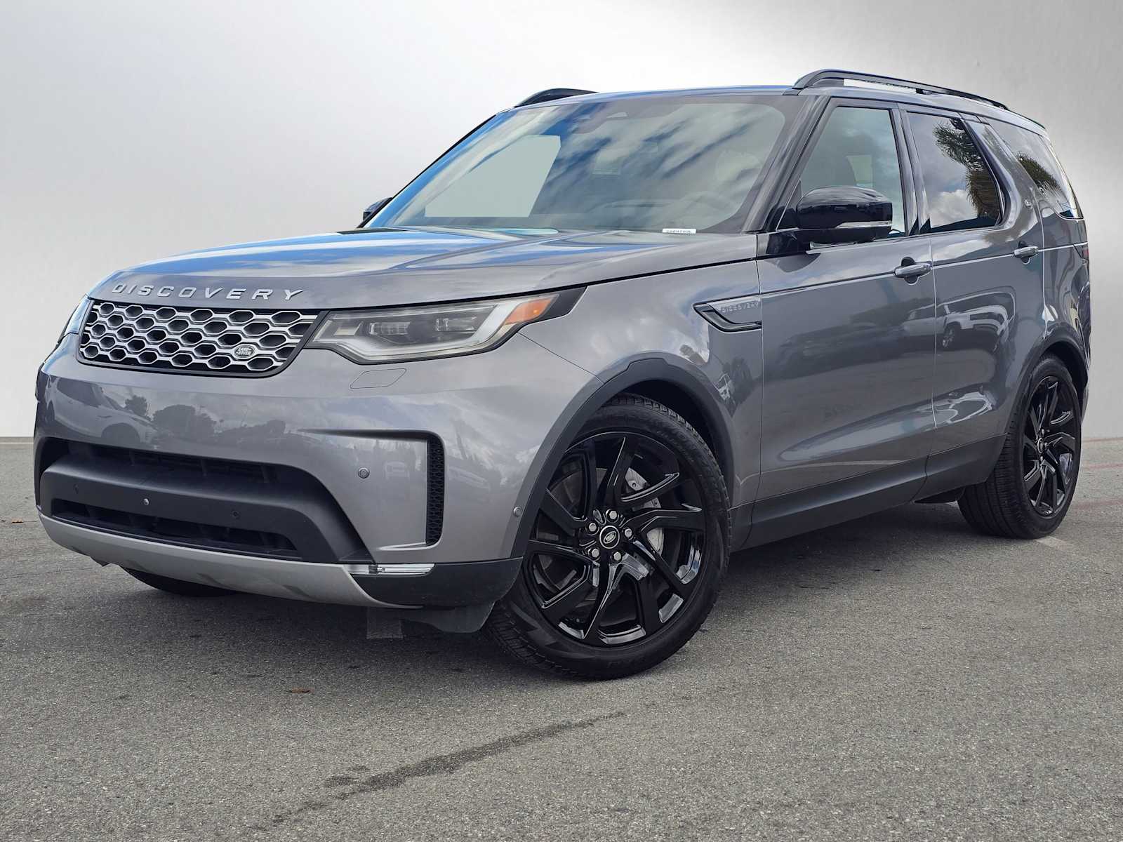 2025 Land Rover Discovery P300 S's photo