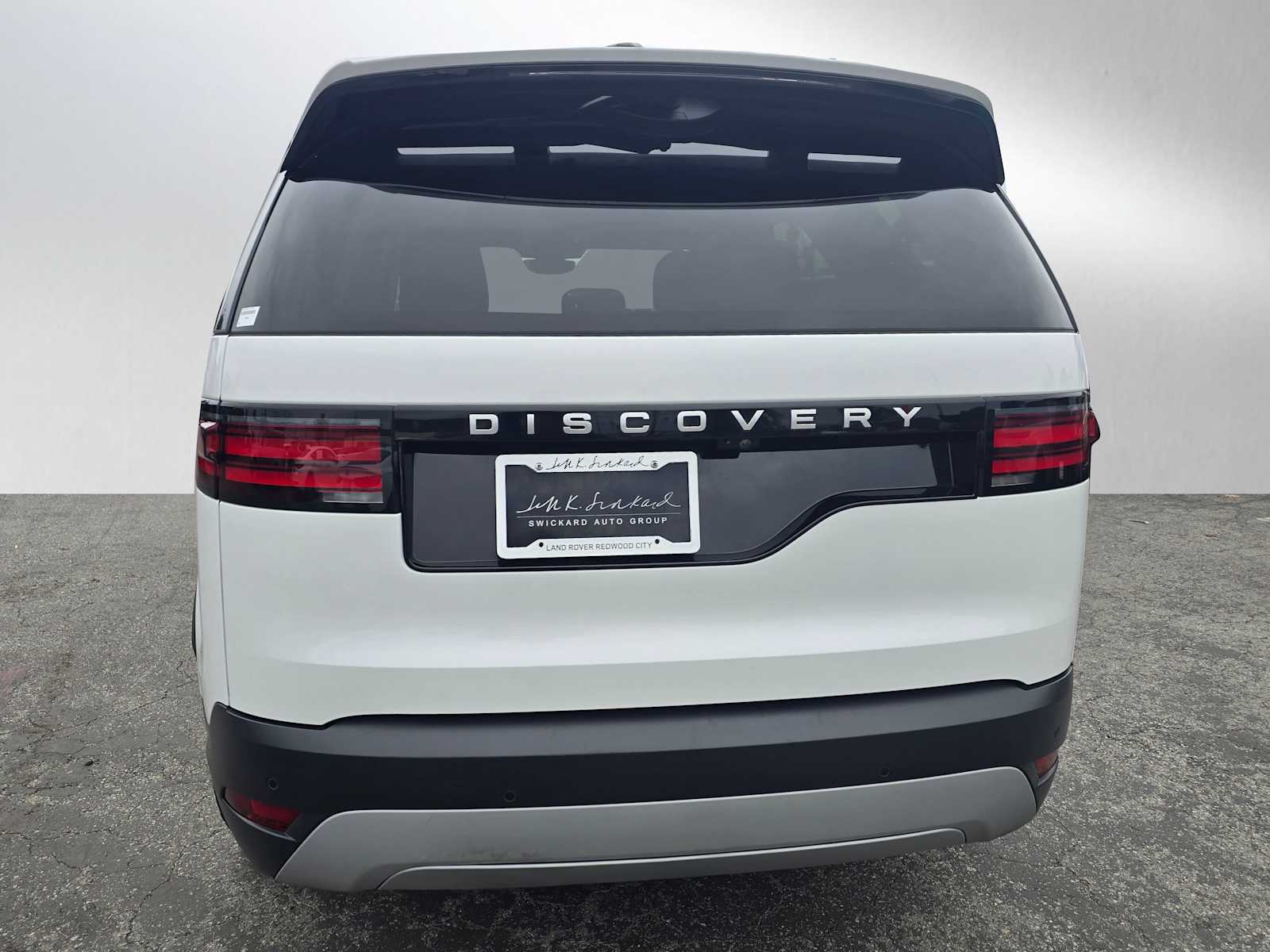 2024 Land Rover Discovery P300 S photo 3