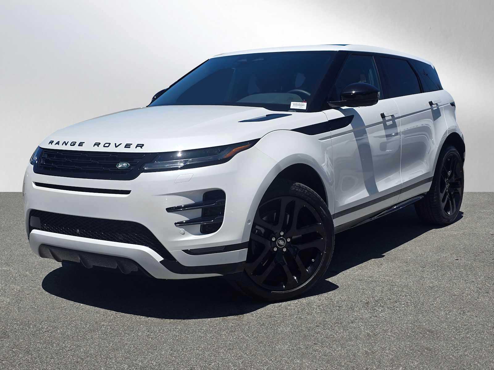 2026 Land Rover Range Rover Evoque Dynamic SE's photo