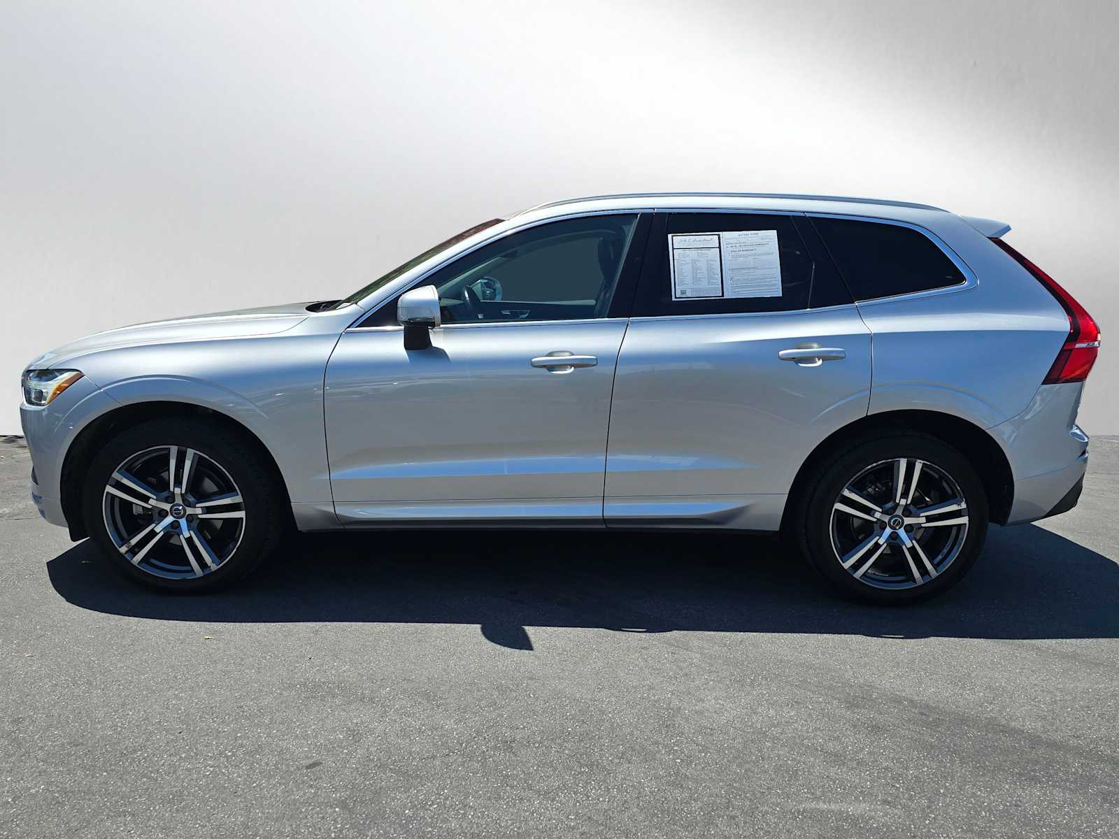 2021 Volvo XC60 T5 Momentum photo 2