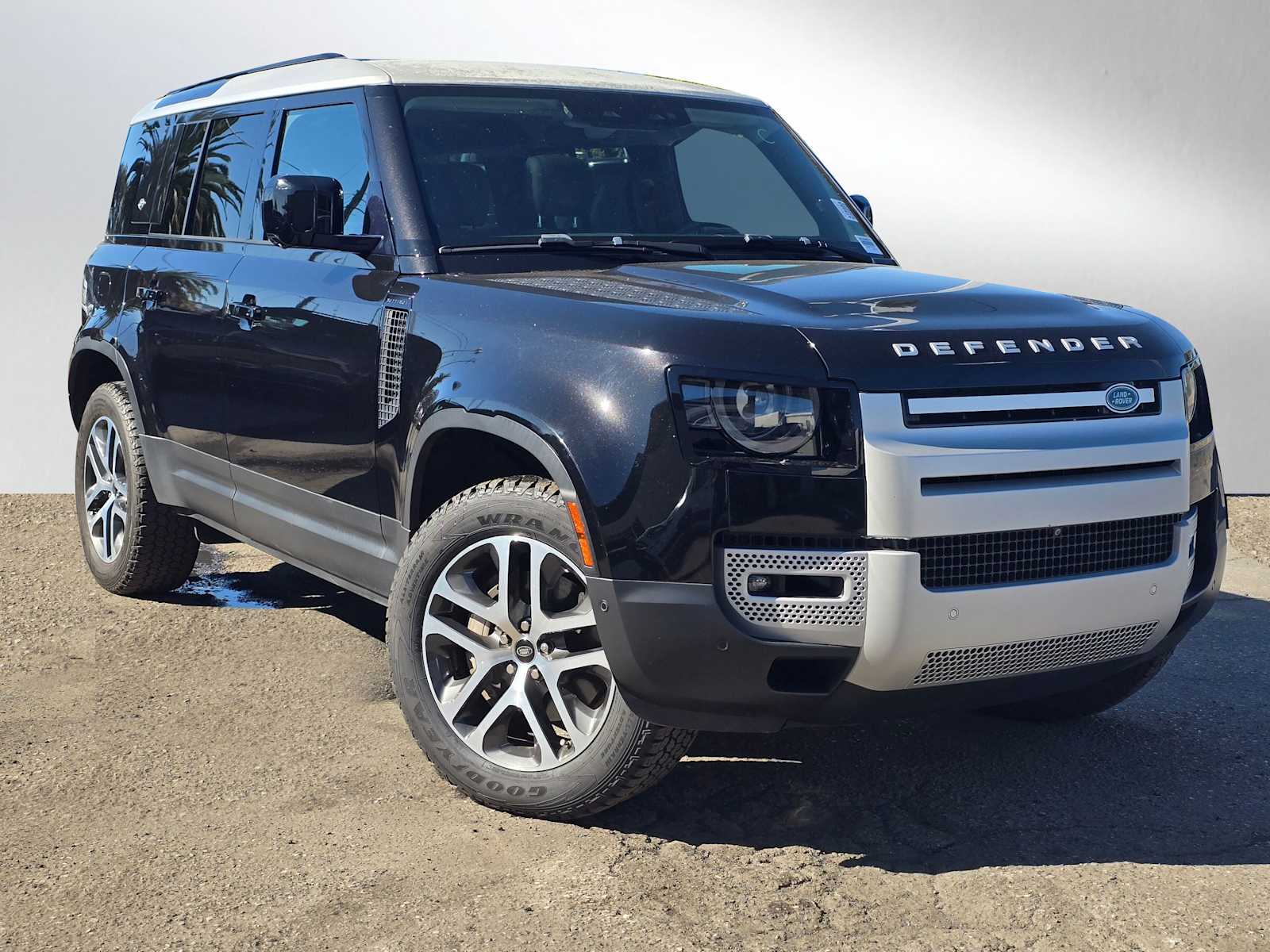 2020 Land Rover Defender HSE's photo