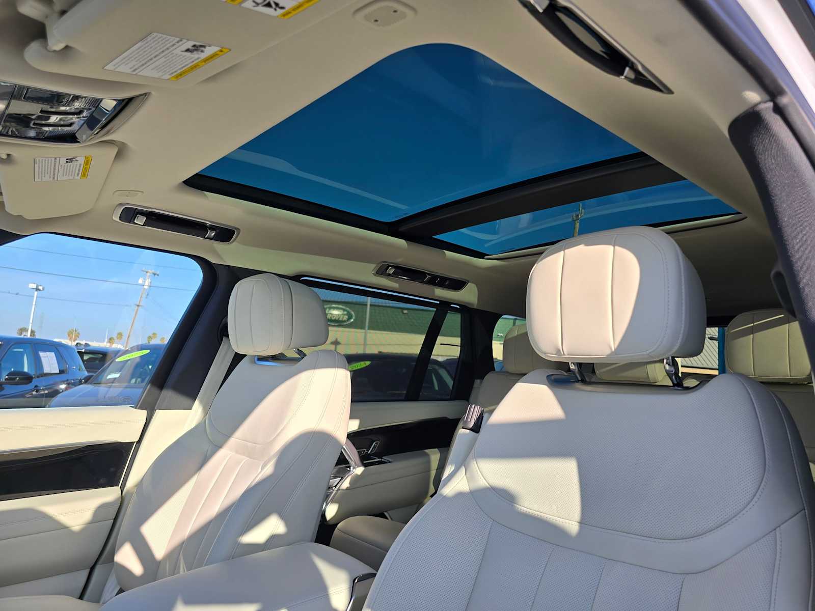 2025 Land Rover Range Rover SE - Photo 22
