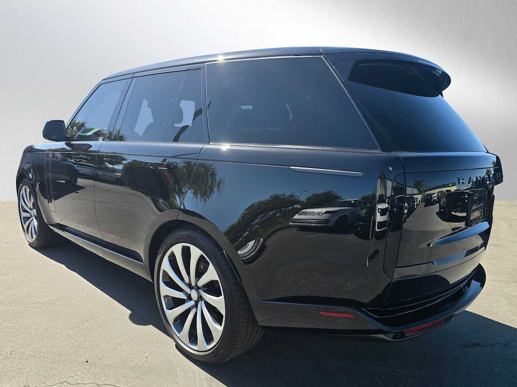 New 2025 Land Rover Range Rover SE SUV