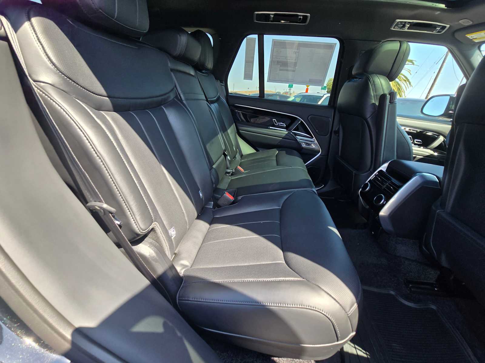 2025 Land Rover Range Rover SE - Photo 14