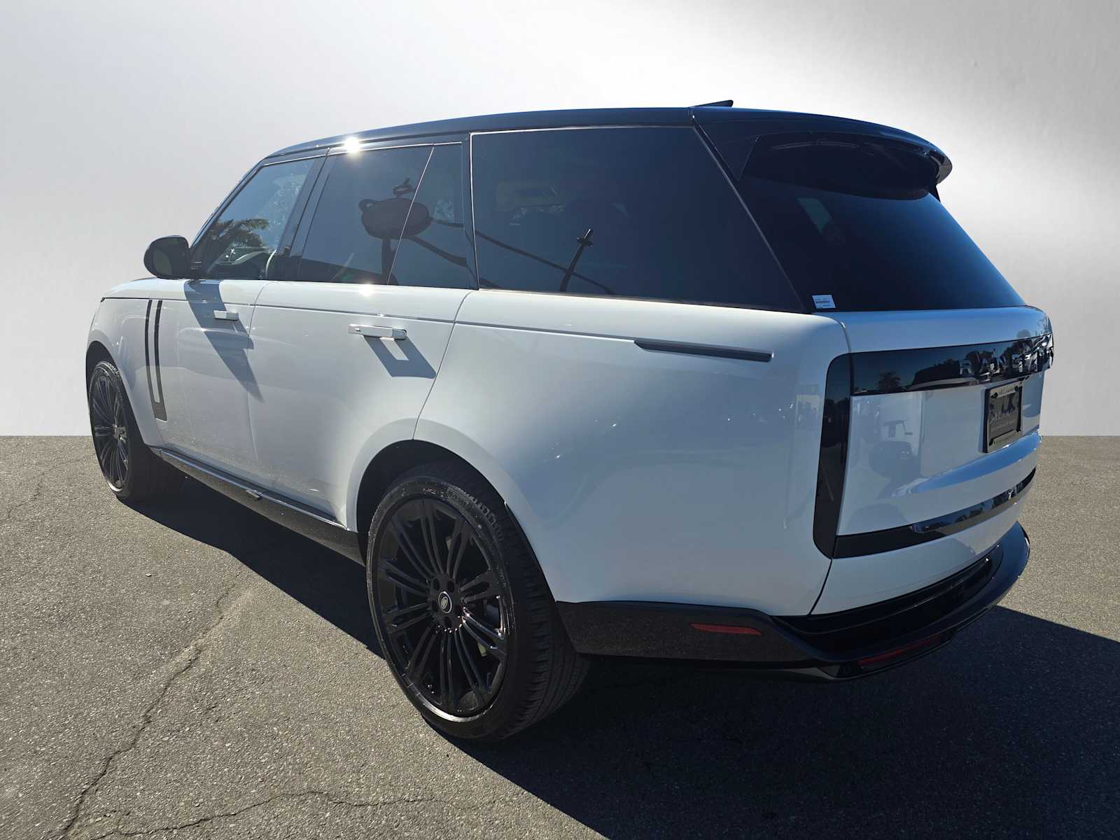 2025 Land Rover Range Rover SE photo 3