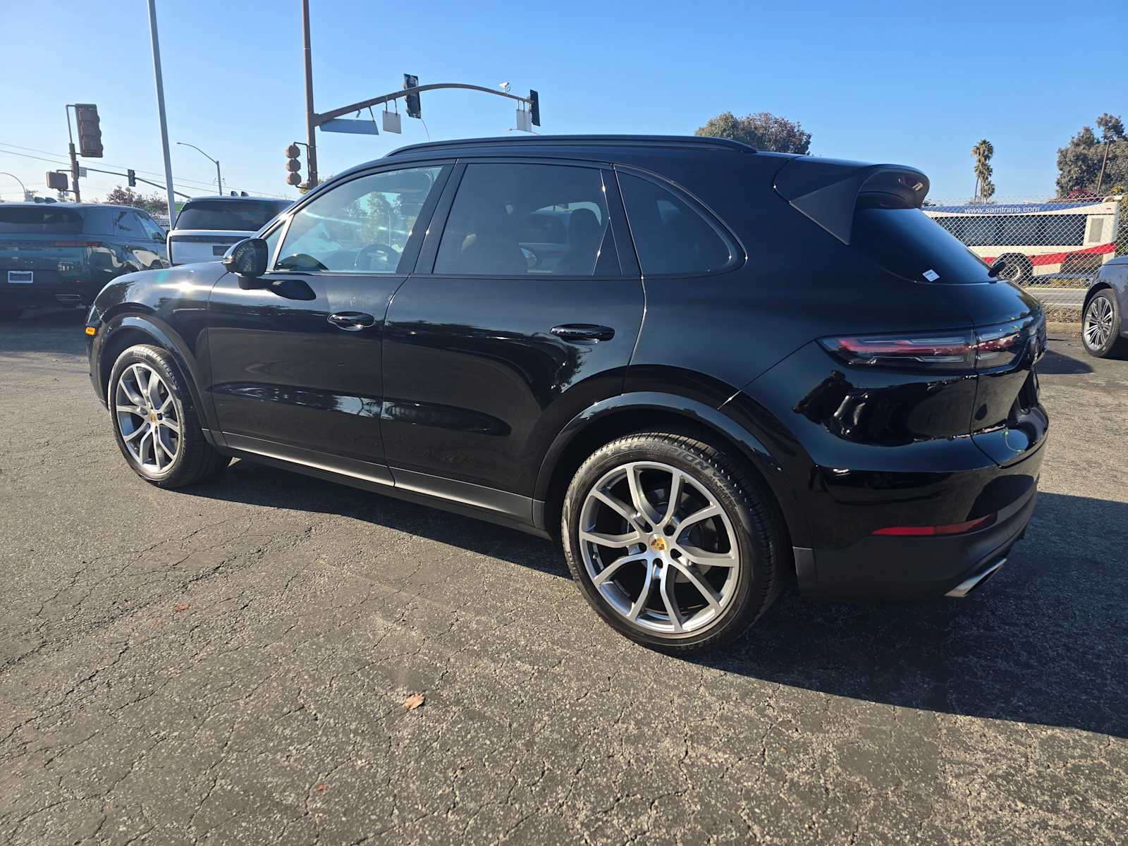 2023 Porsche Cayenne Platinum Edition photo 2
