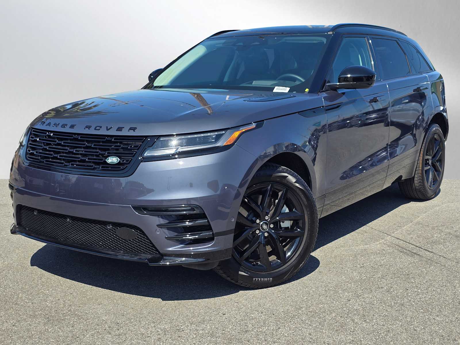 2025 Land Rover Range Rover Velar Dynamic SE's photo