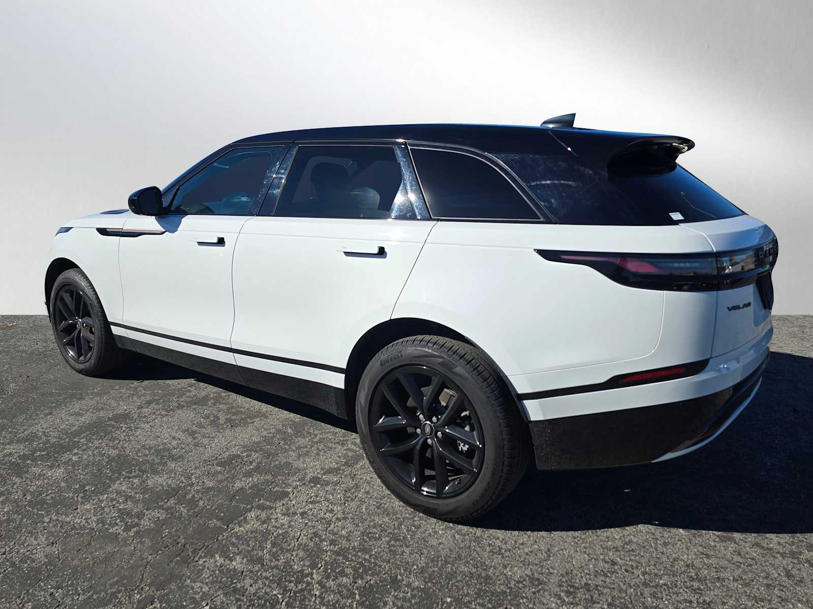 2025 Land Rover Range Rover Velar SE photo 3