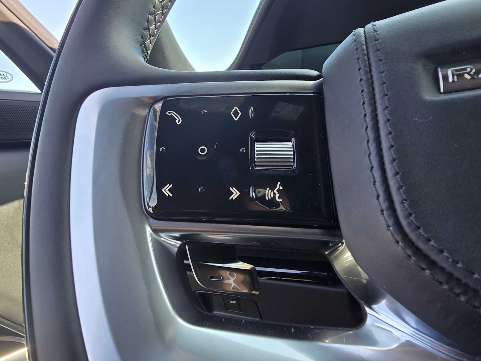 2025 Land Rover Range Rover SE - Photo 32