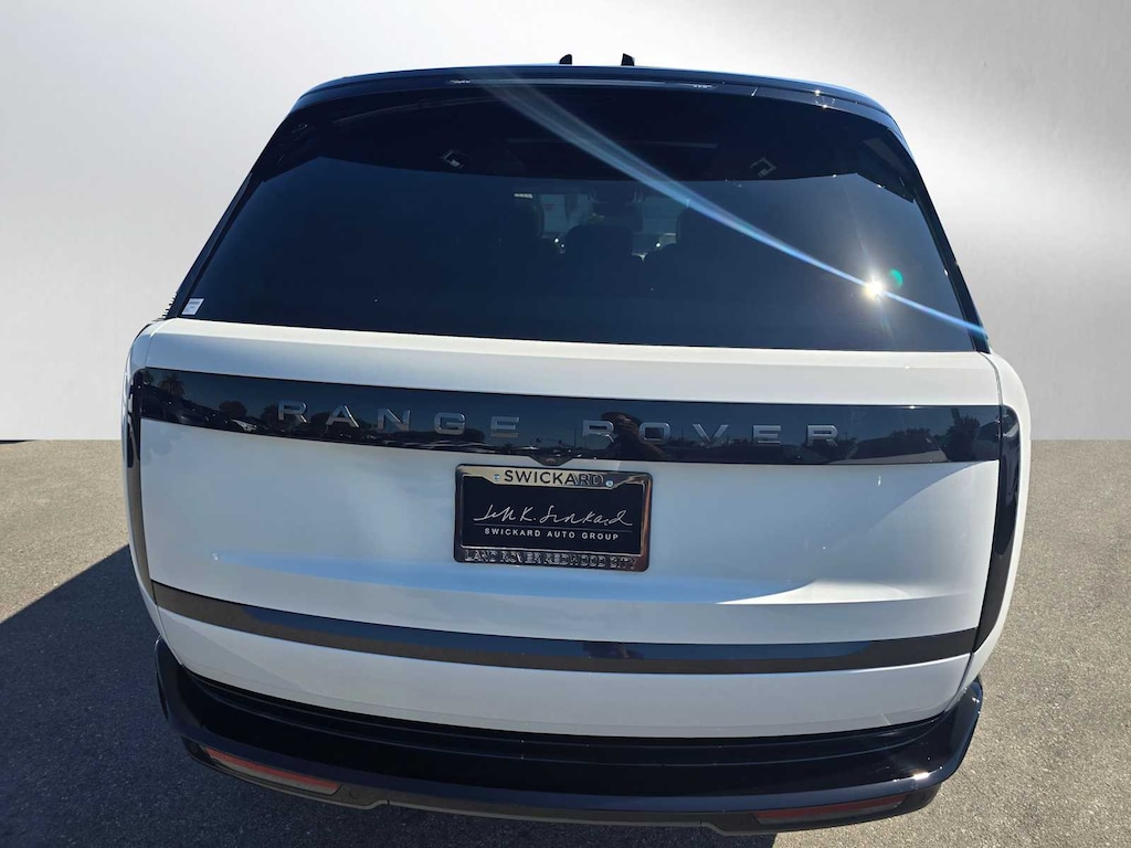 New 2025 Land Rover Range Rover SE SUV