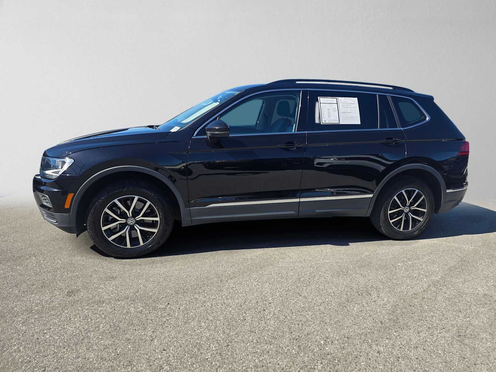 Used 2021 Volkswagen Tiguan SE with VIN 3VV3B7AX7MM066397 for sale in Redwood City, CA