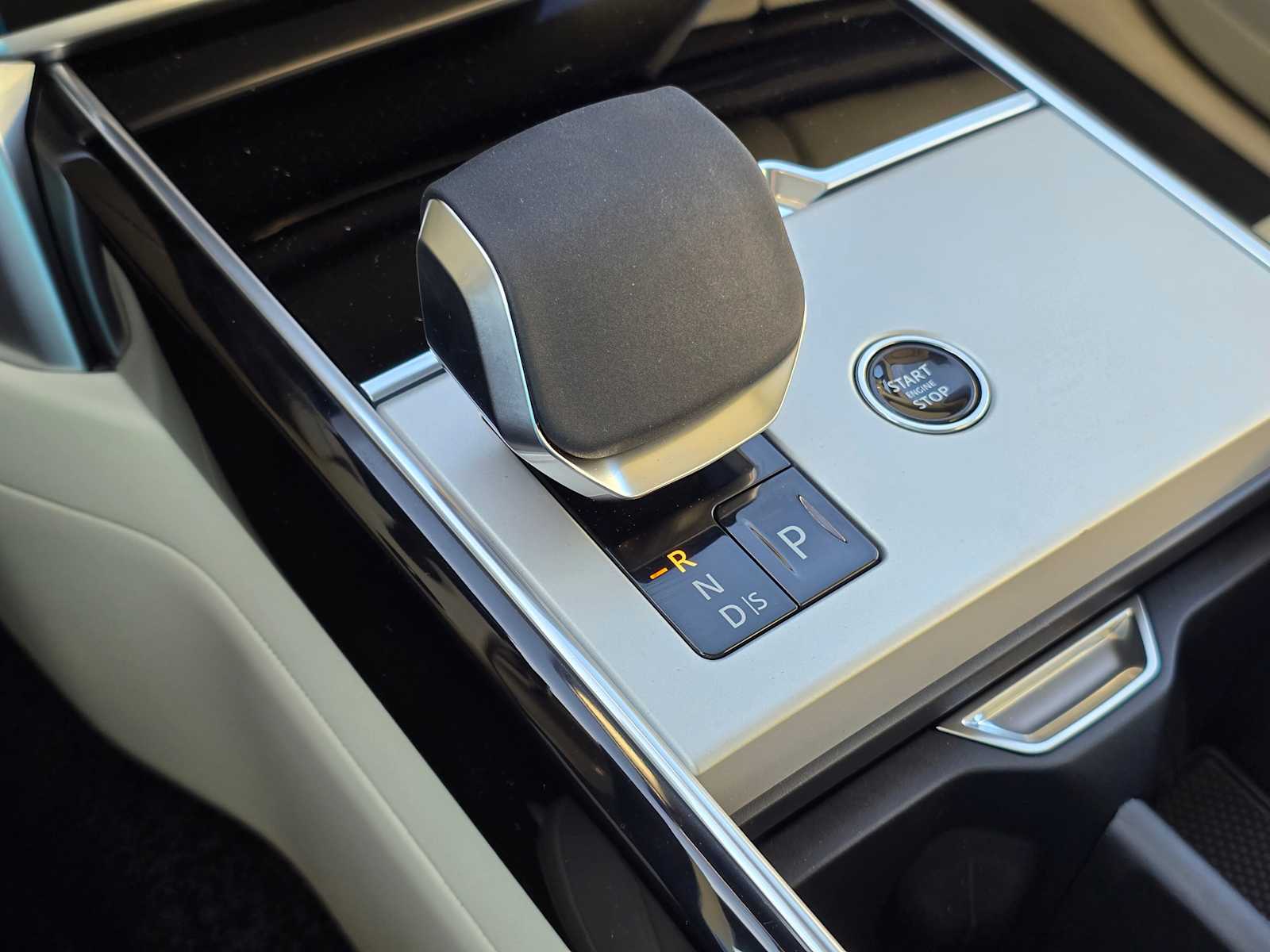2025 Land Rover Range Rover SE - Photo 30