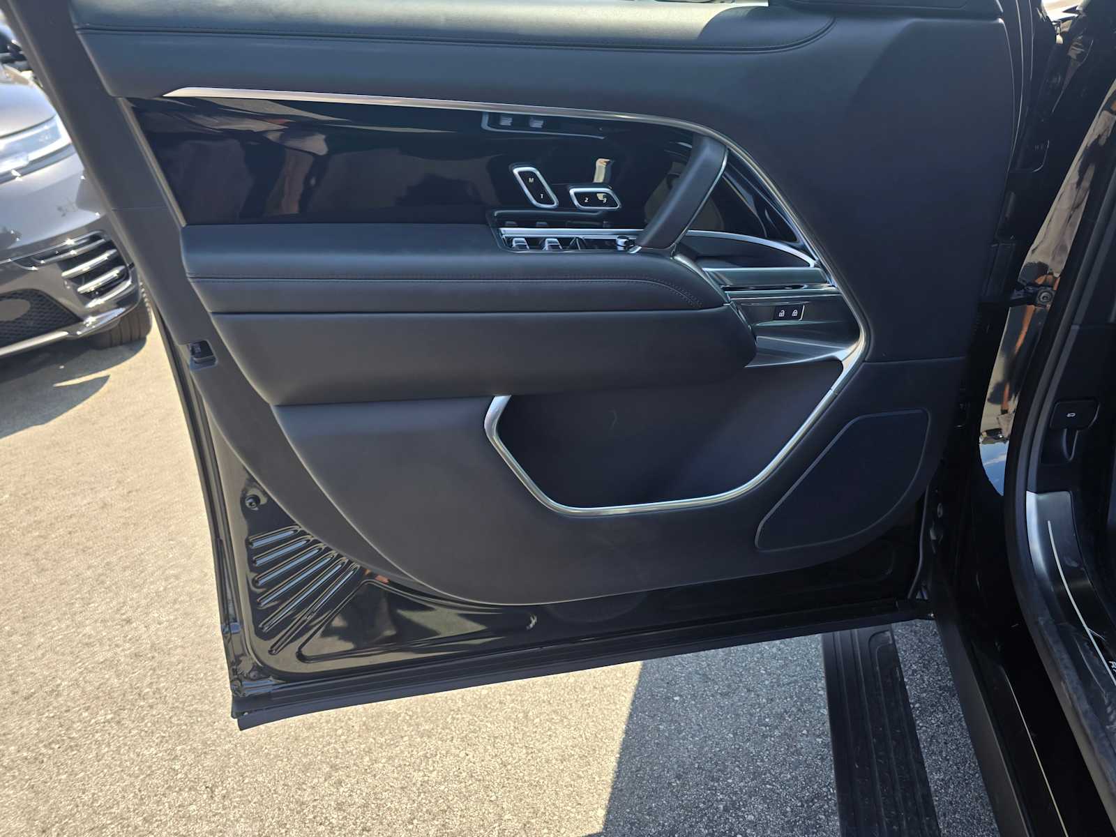 2025 Land Rover Range Rover SE - Photo 23