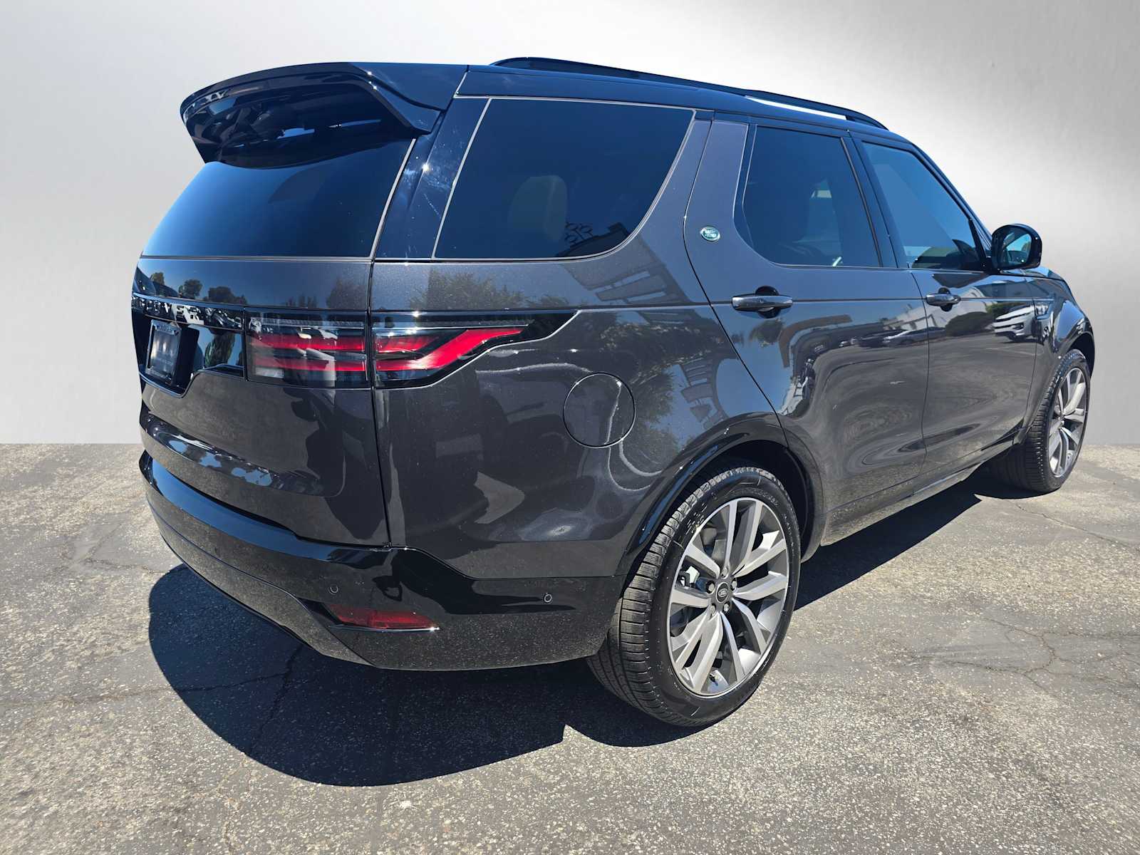 2025 Land Rover Discovery SE photo 2