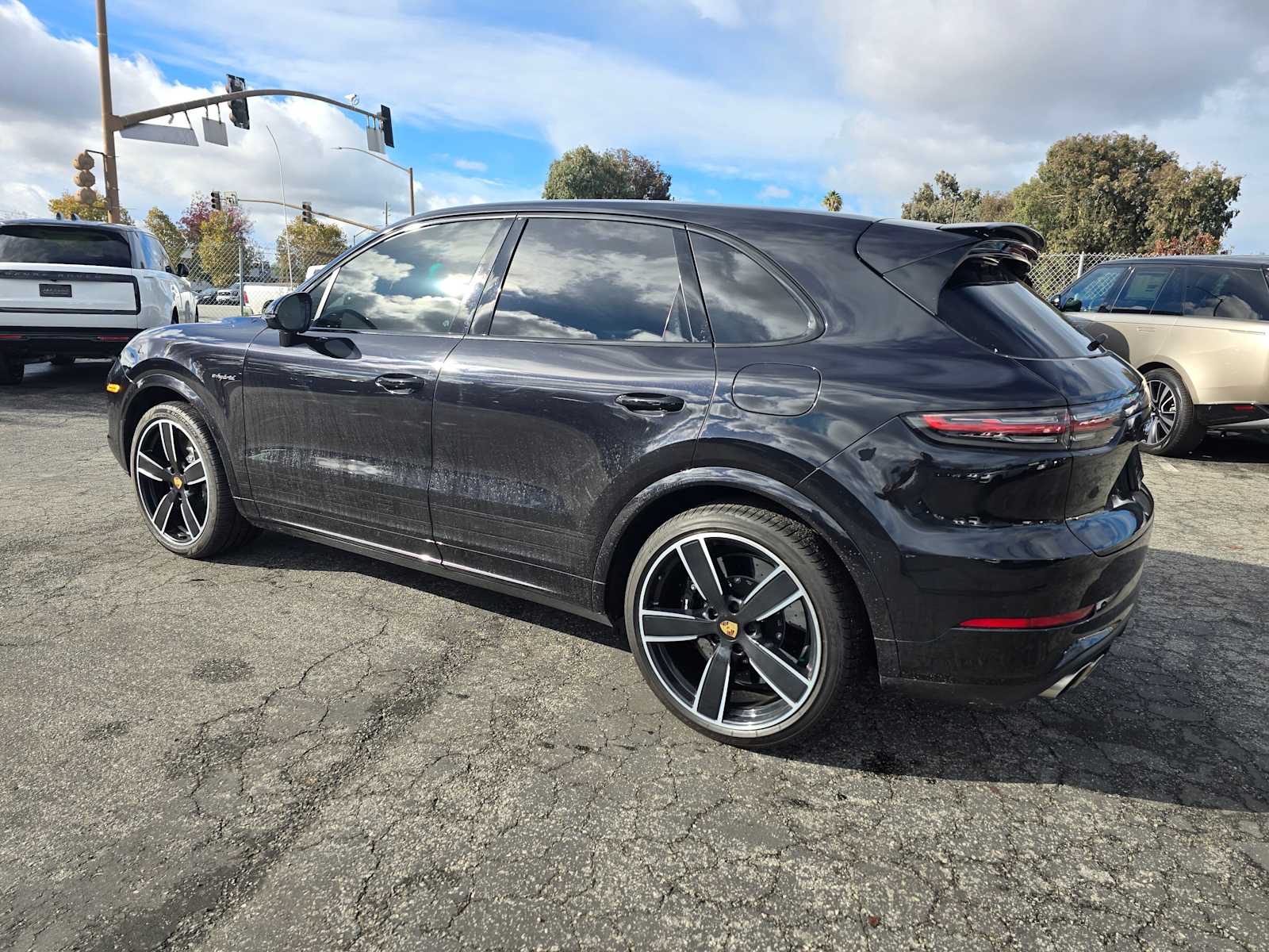 2021 Porsche Cayenne E-Hybrid Turbo S photo 2