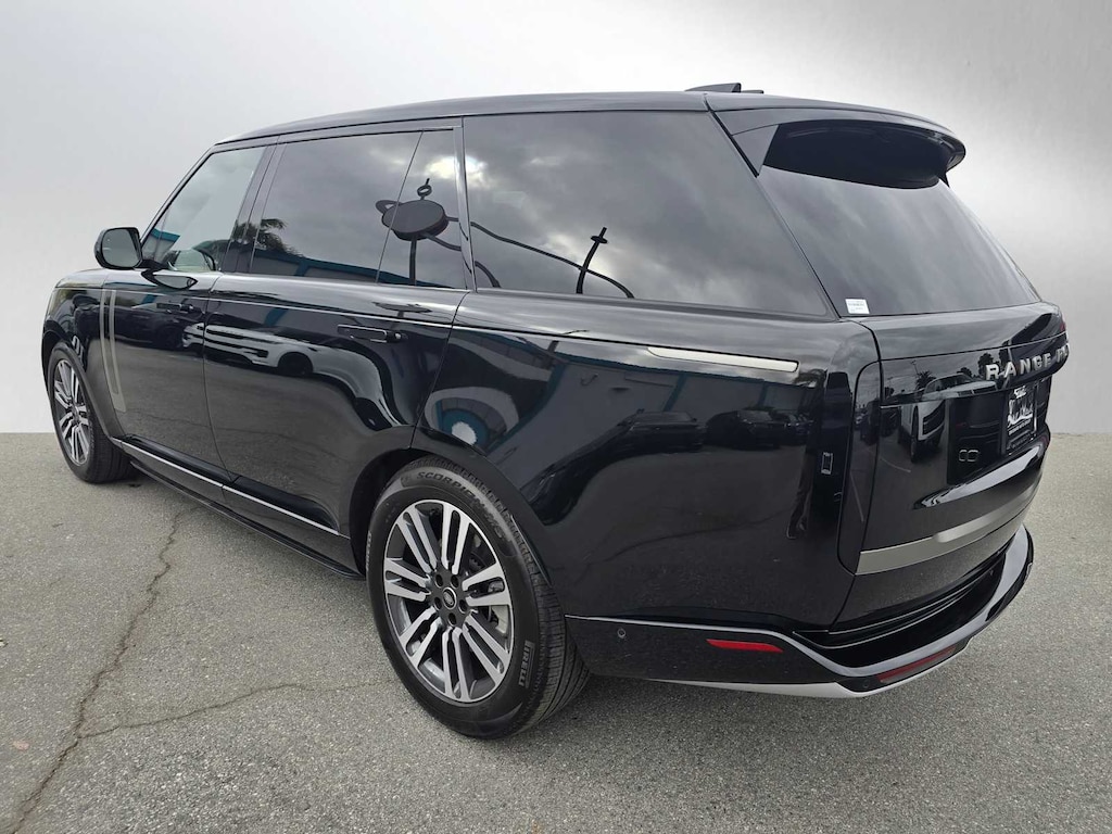 New 2025 Land Rover Range Rover SE SUV