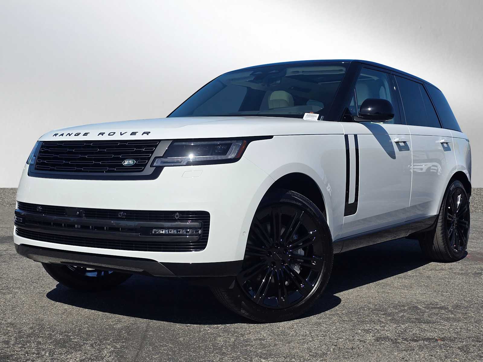 2026 Land Rover Range Rover 4.4 SE SWB's photo