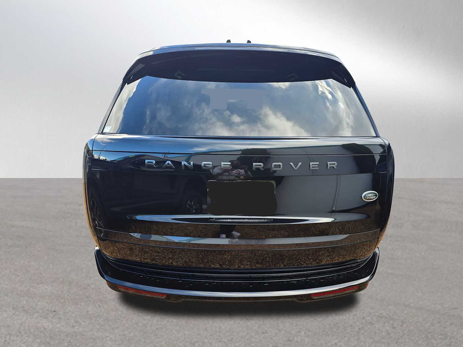 2023 Land Rover Range Rover SE photo 3