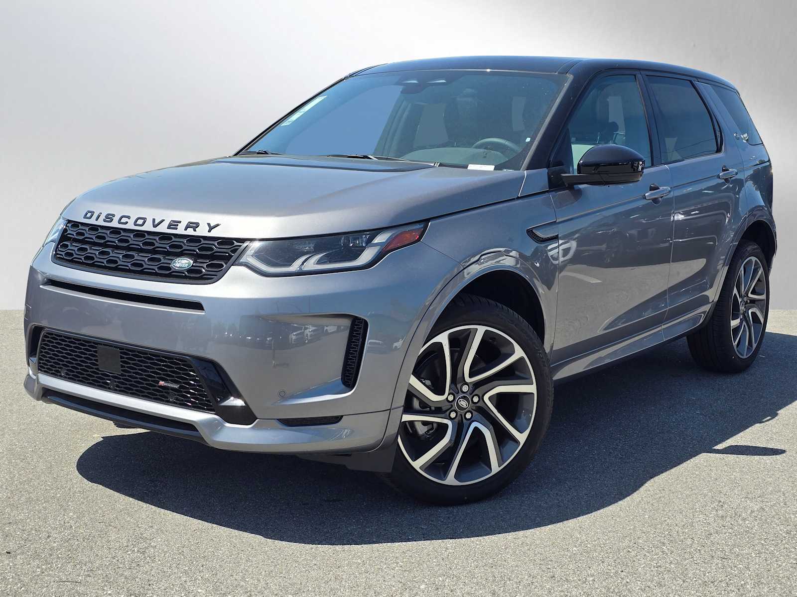 2023 Land Rover Discovery Sport SE's photo