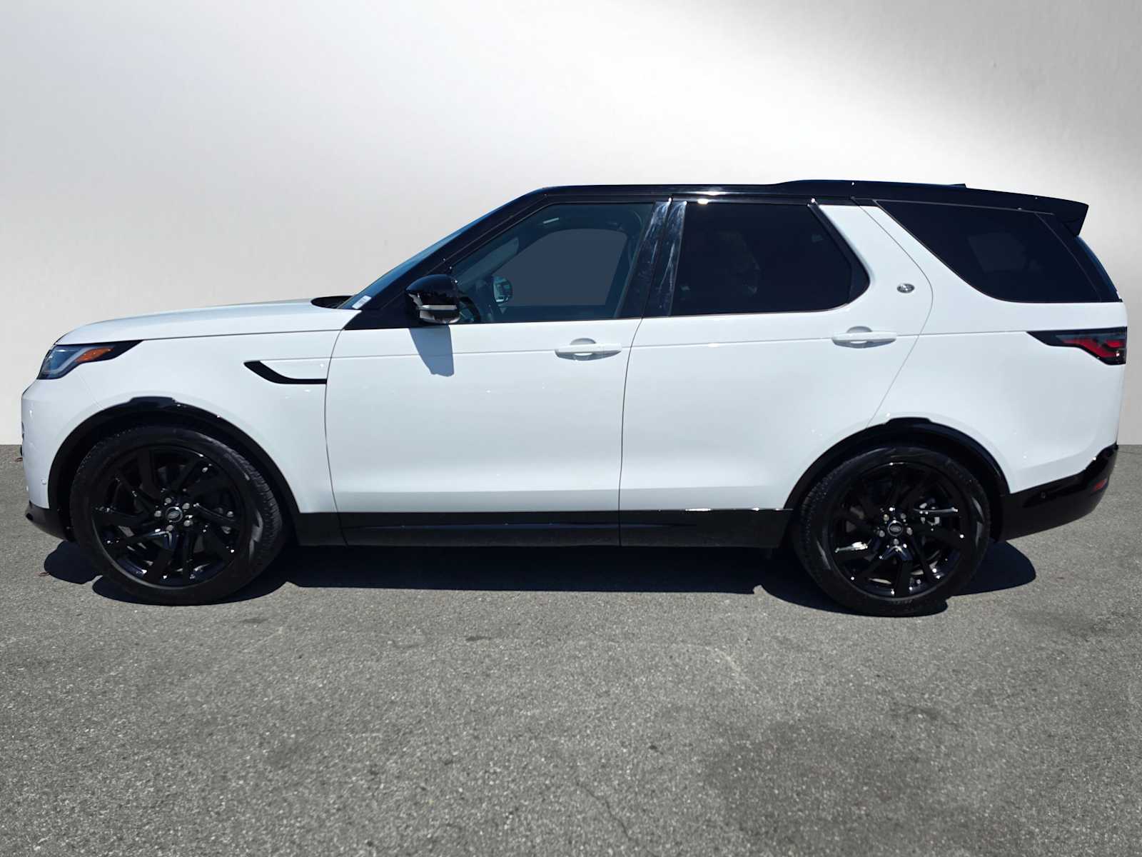 2024 Land Rover Discovery SE photo 2