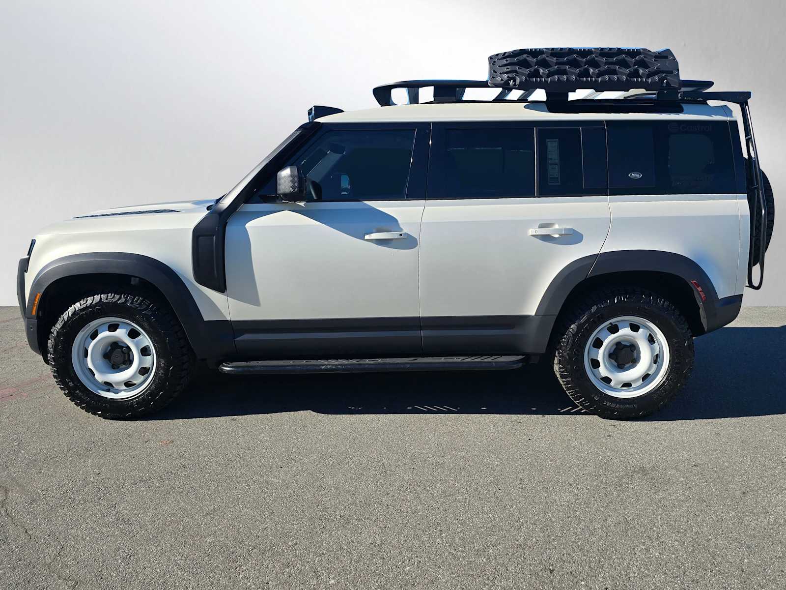 2024 Land Rover Defender S 110 photo 4