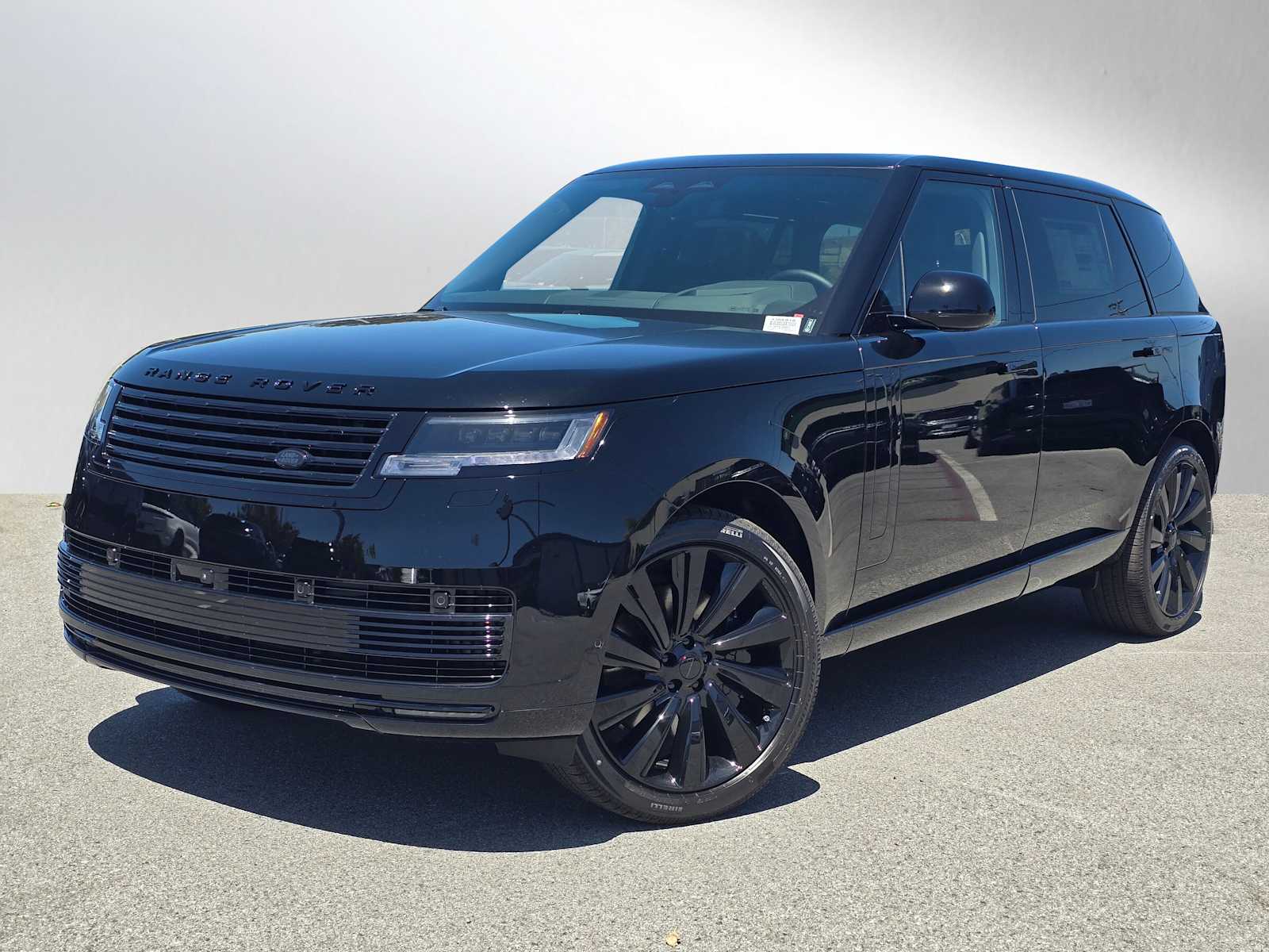 2026 Land Rover Range Rover 4.4 SV Black LWB's photo