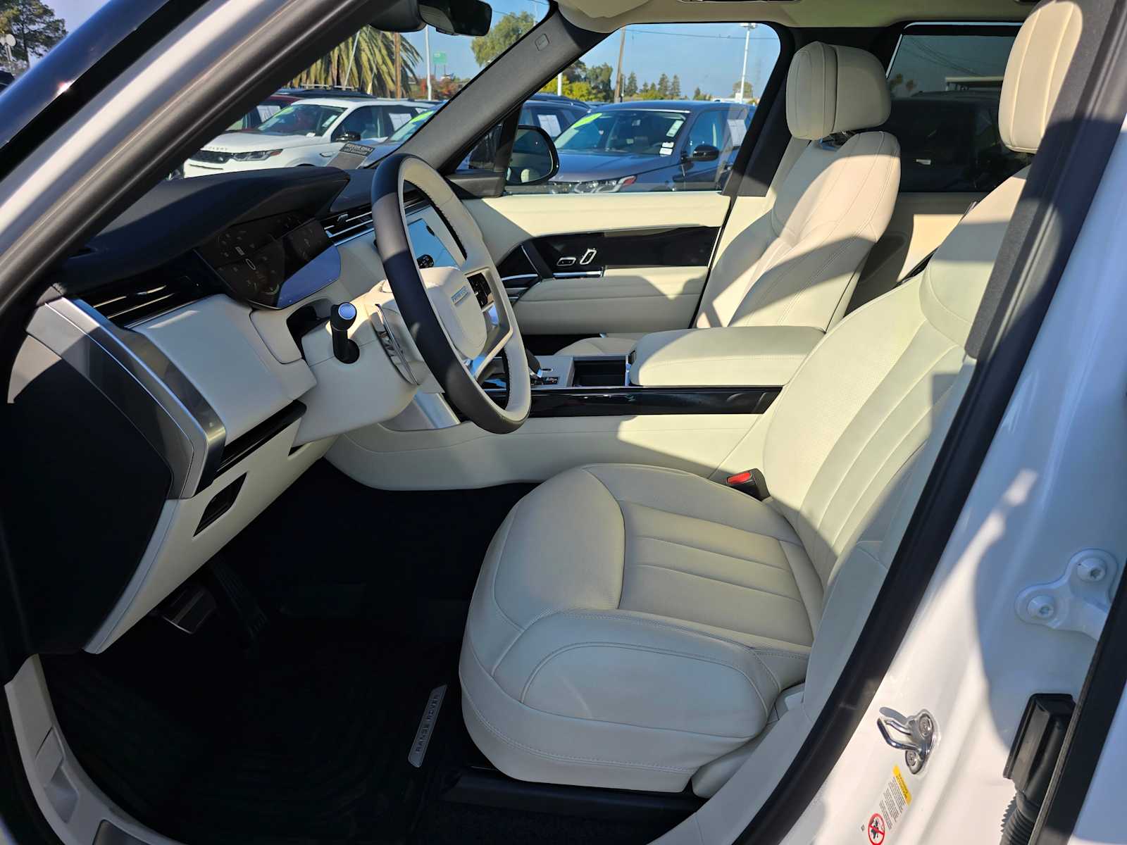 2025 Land Rover Range Rover SE - Photo 20