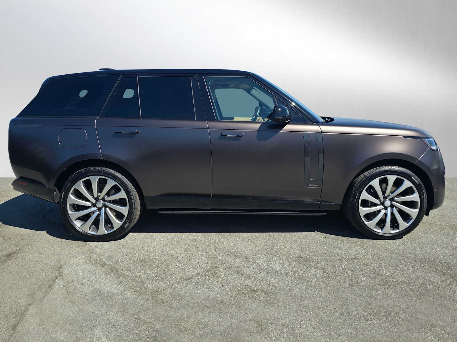 2025 Land Rover Range Rover Autobiography photo 2