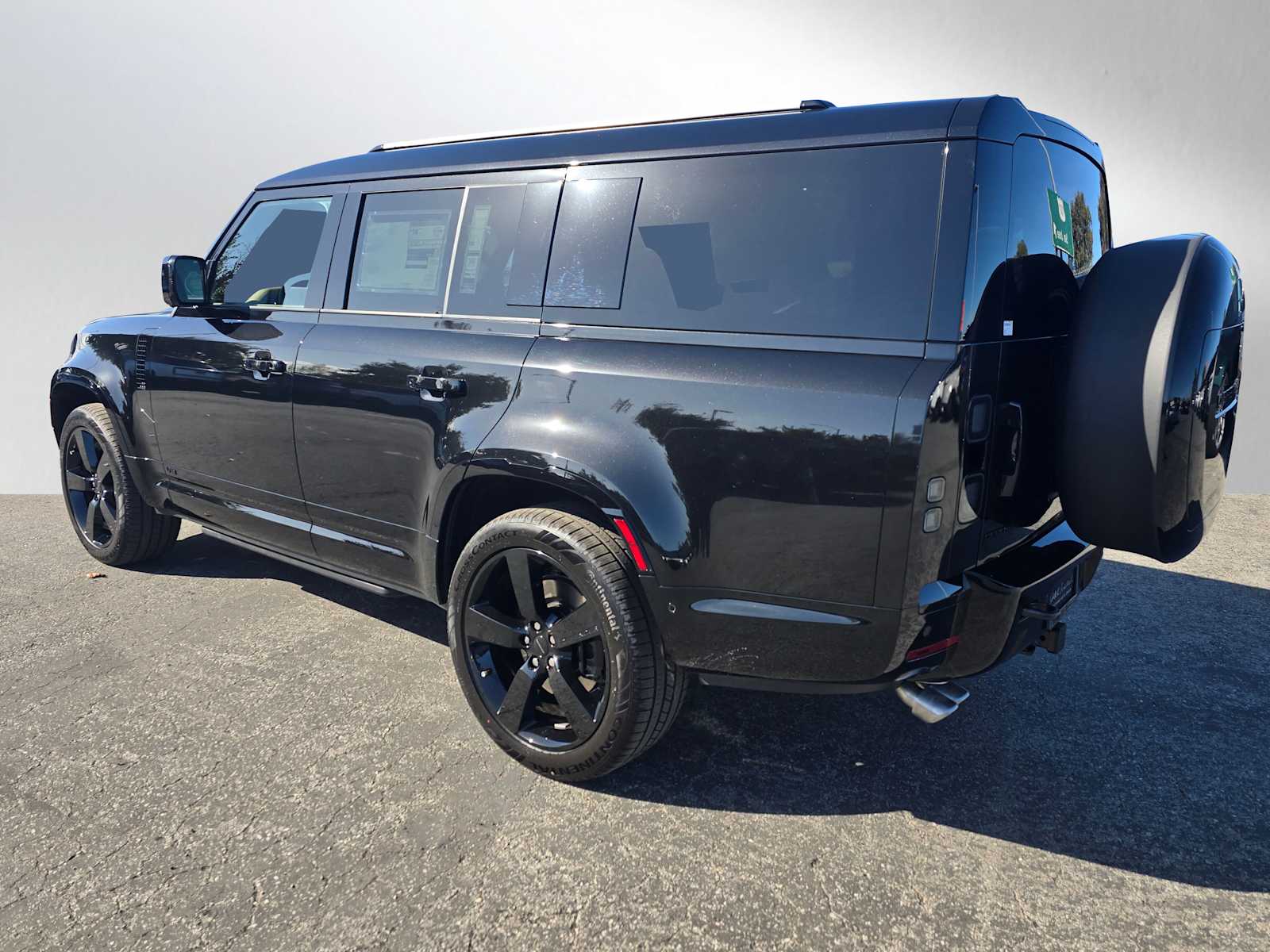 2026 Land Rover Defender photo 2