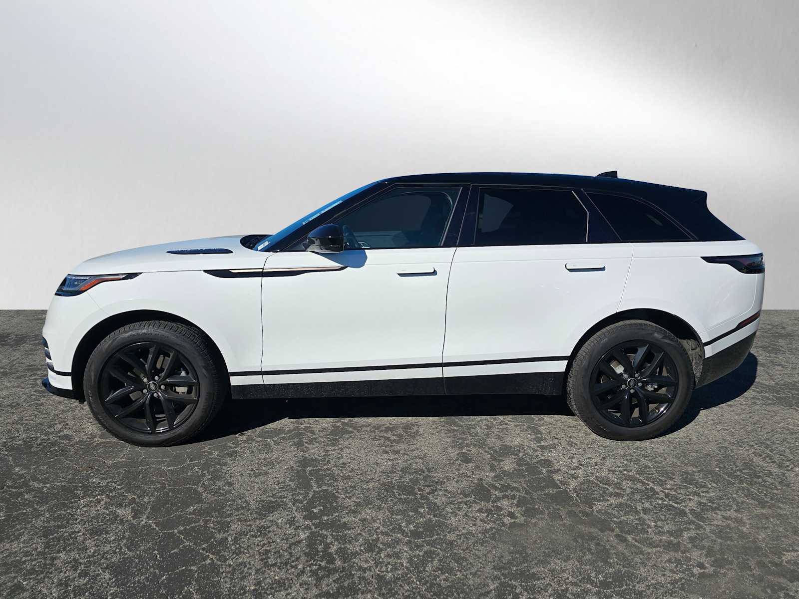 2025 Land Rover Range Rover Velar SE photo 2