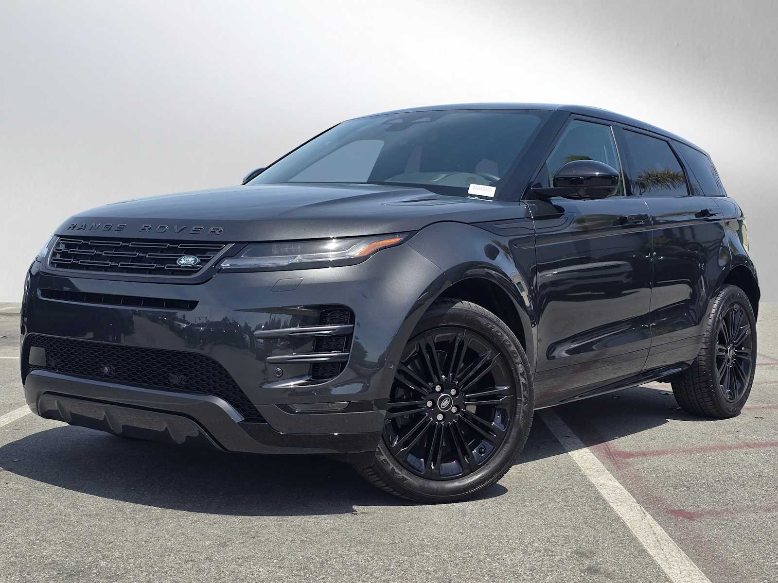 2026 Land Rover Range Rover Evoque Dynamic SE's photo