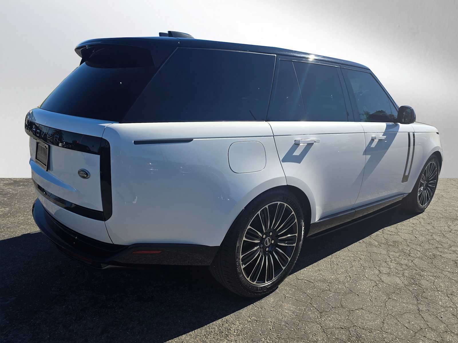 2023 Land Rover Range Rover SE photo 2