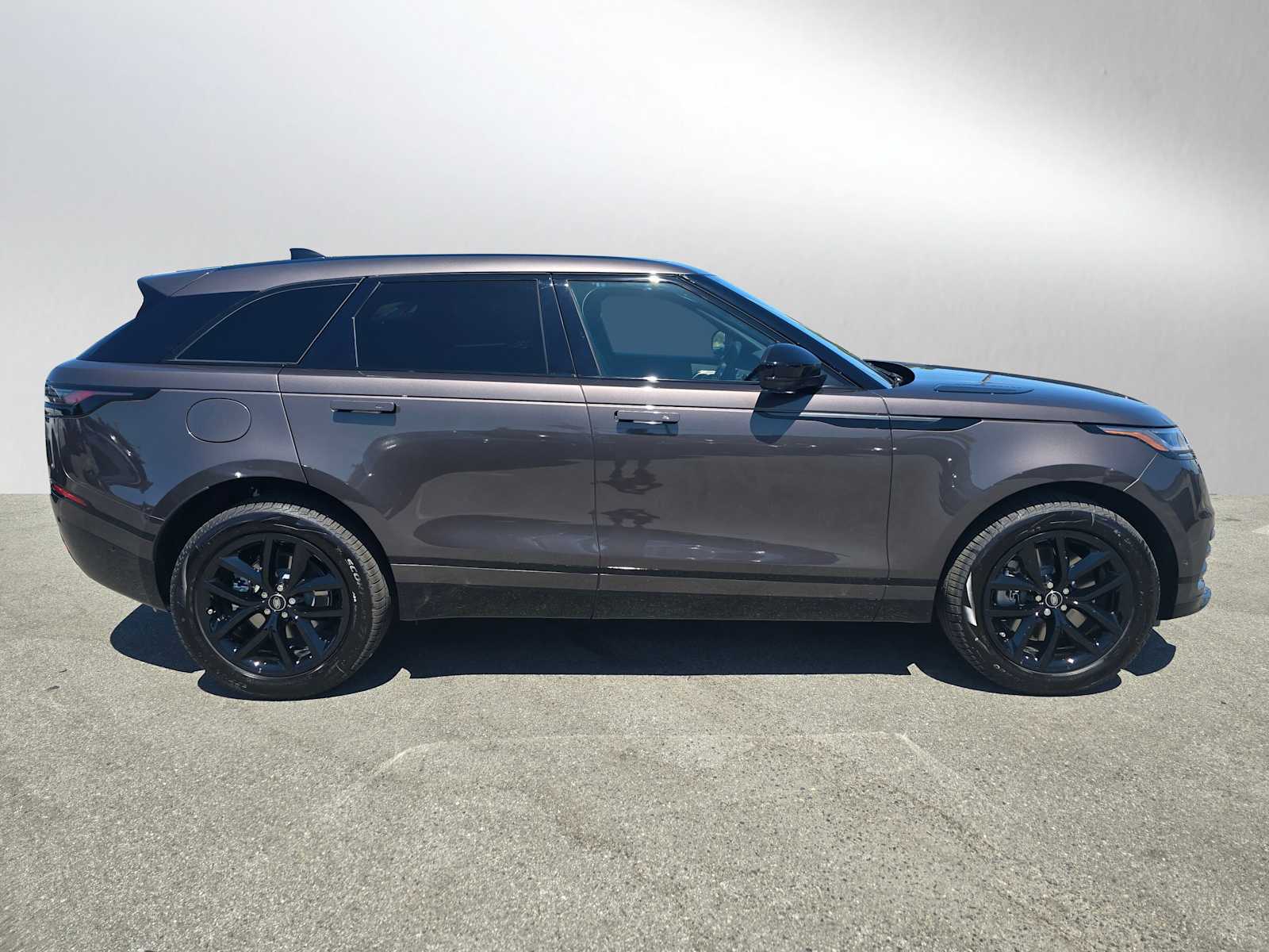 2026 Land Rover Range Rover Velar SE photo 2