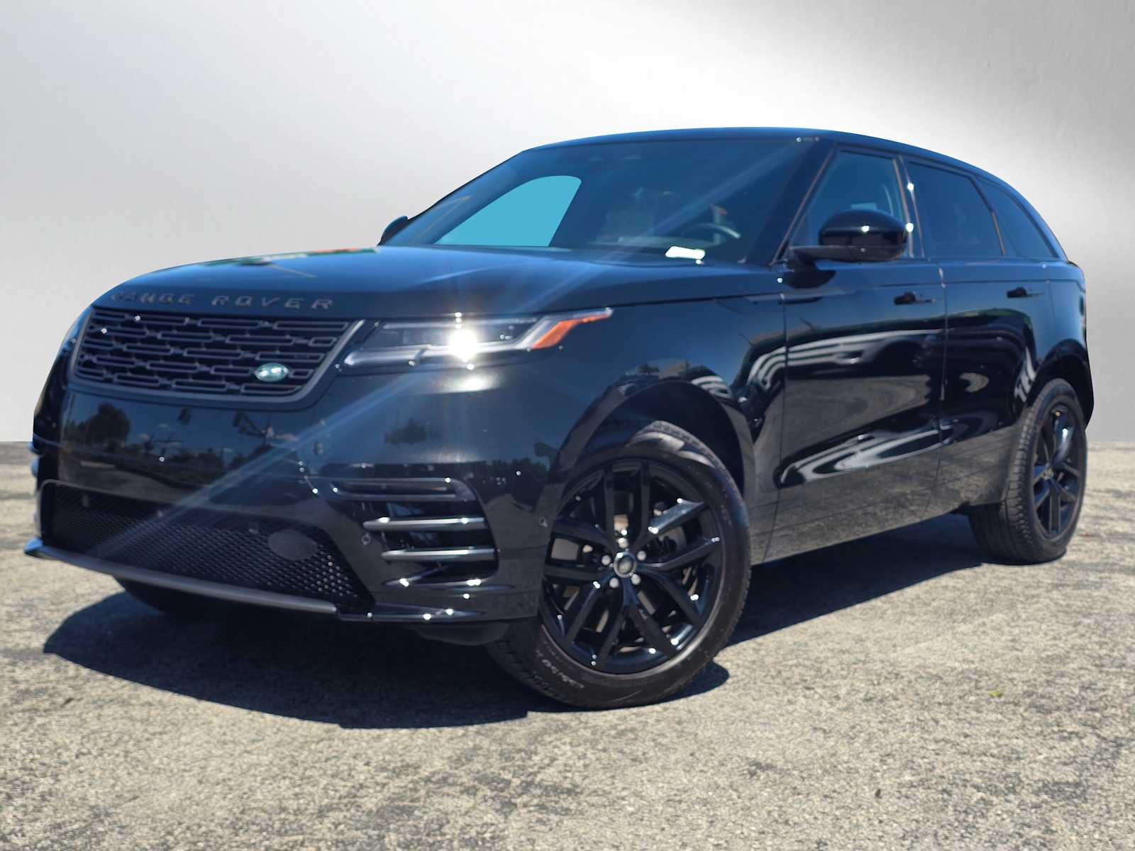 2026 Land Rover Range Rover Velar P250 Dynamic SE's photo