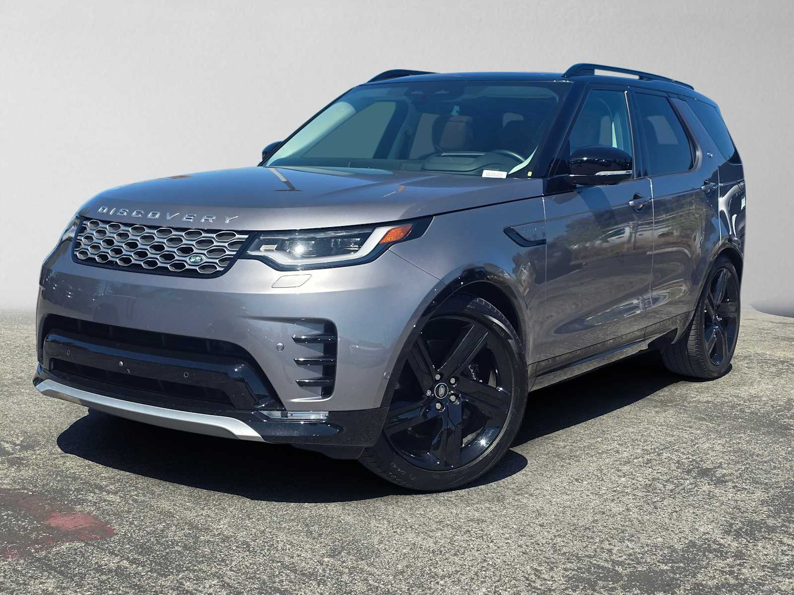 2025 Land Rover Discovery P360 Metropolitan Edition's photo