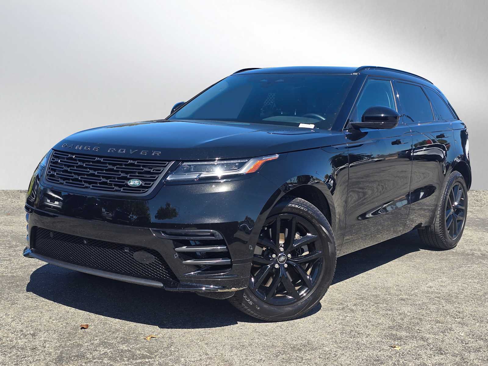 2026 Land Rover Range Rover Velar P250 Dynamic SE's photo