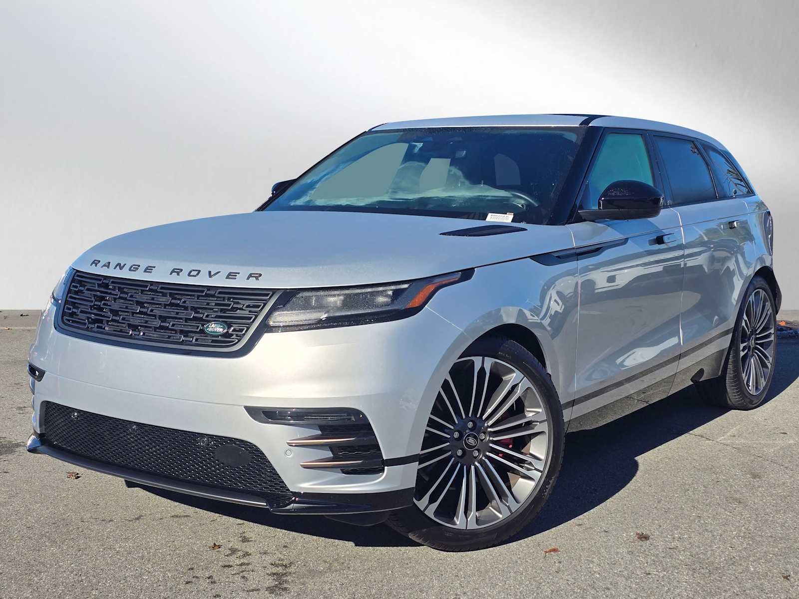 2025 Land Rover Range Rover Velar Dynamic SE's photo